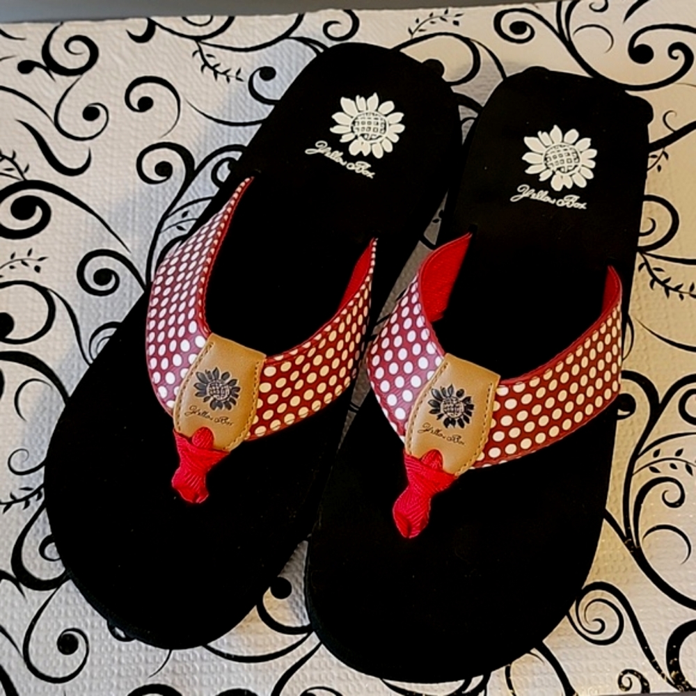 NWT! Yellowbox FROMY Red Polka Dot flip flops Yellow Box Sandals beach Summer - Picture 3 of 9